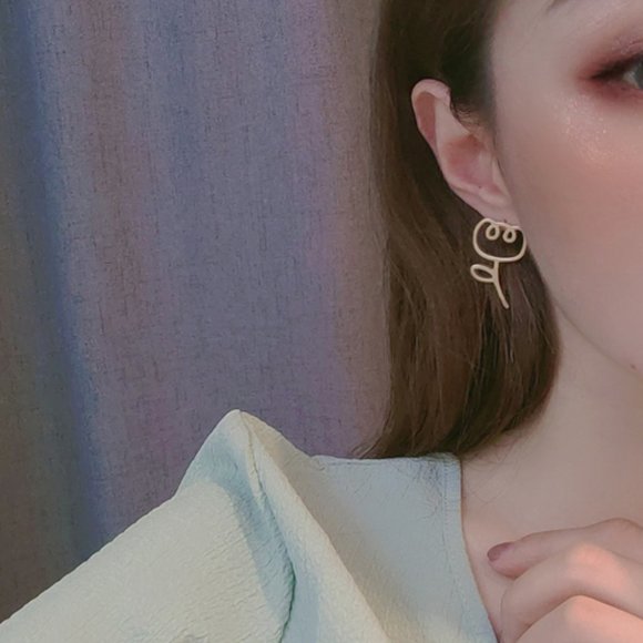 💙Rosebud Gold-tone Stud Earrings - Picture 2 of 9